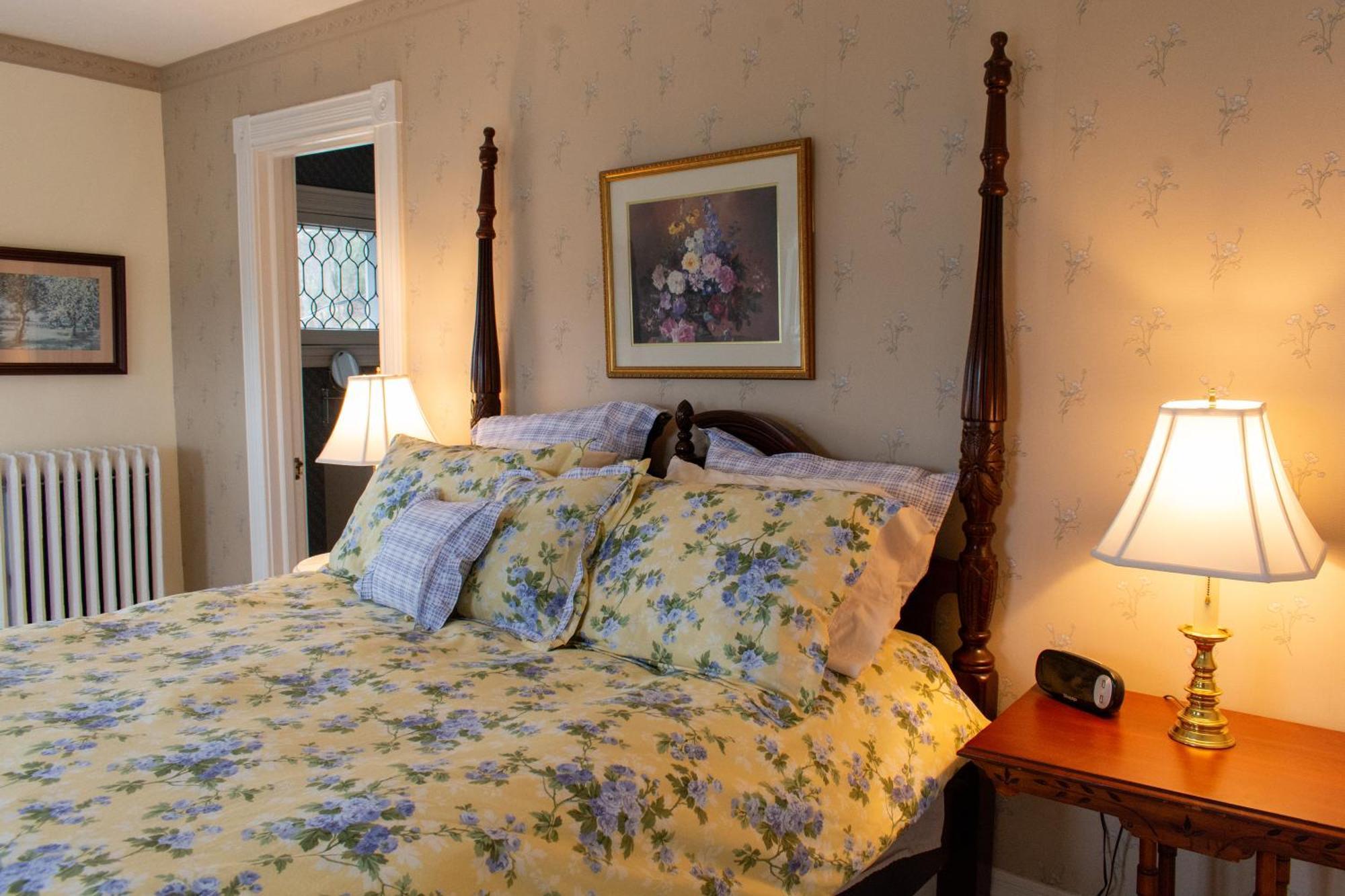 Hudson Manor Bed & Breakfast วัตกินส์เกลน ภายนอก รูปภาพ