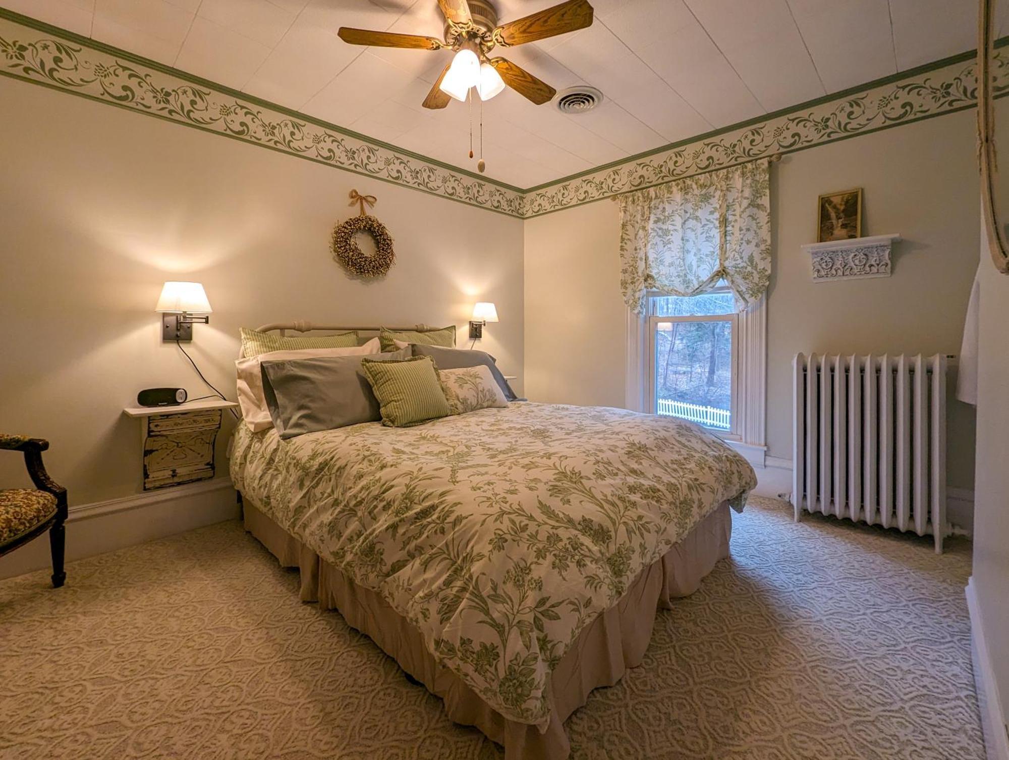 Hudson Manor Bed & Breakfast วัตกินส์เกลน ภายนอก รูปภาพ