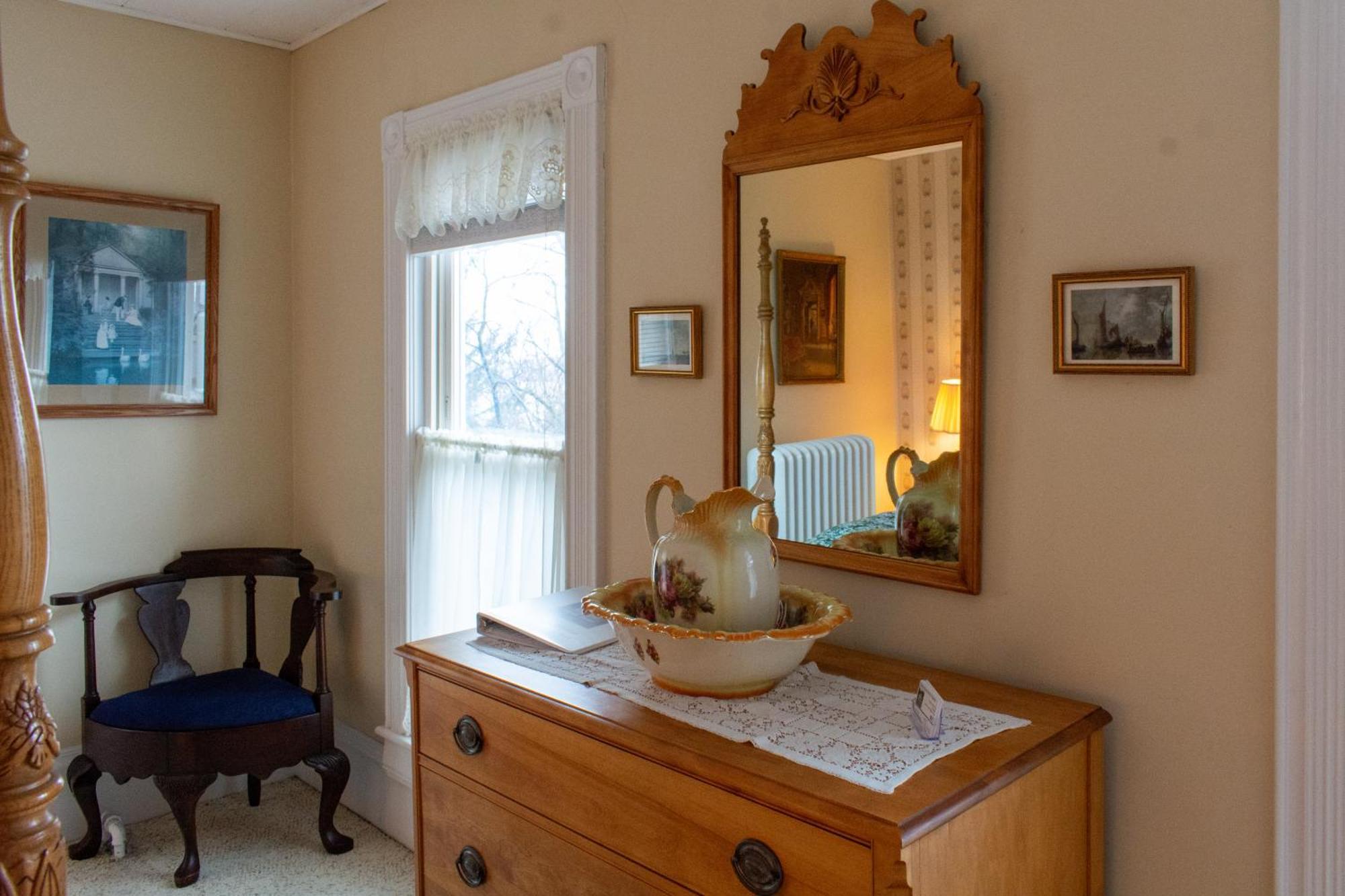 Hudson Manor Bed & Breakfast วัตกินส์เกลน ภายนอก รูปภาพ
