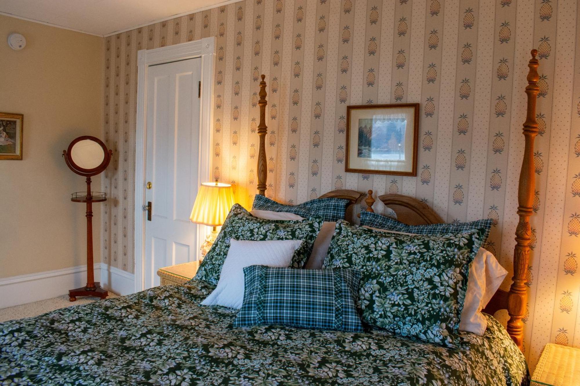 Hudson Manor Bed & Breakfast วัตกินส์เกลน ภายนอก รูปภาพ
