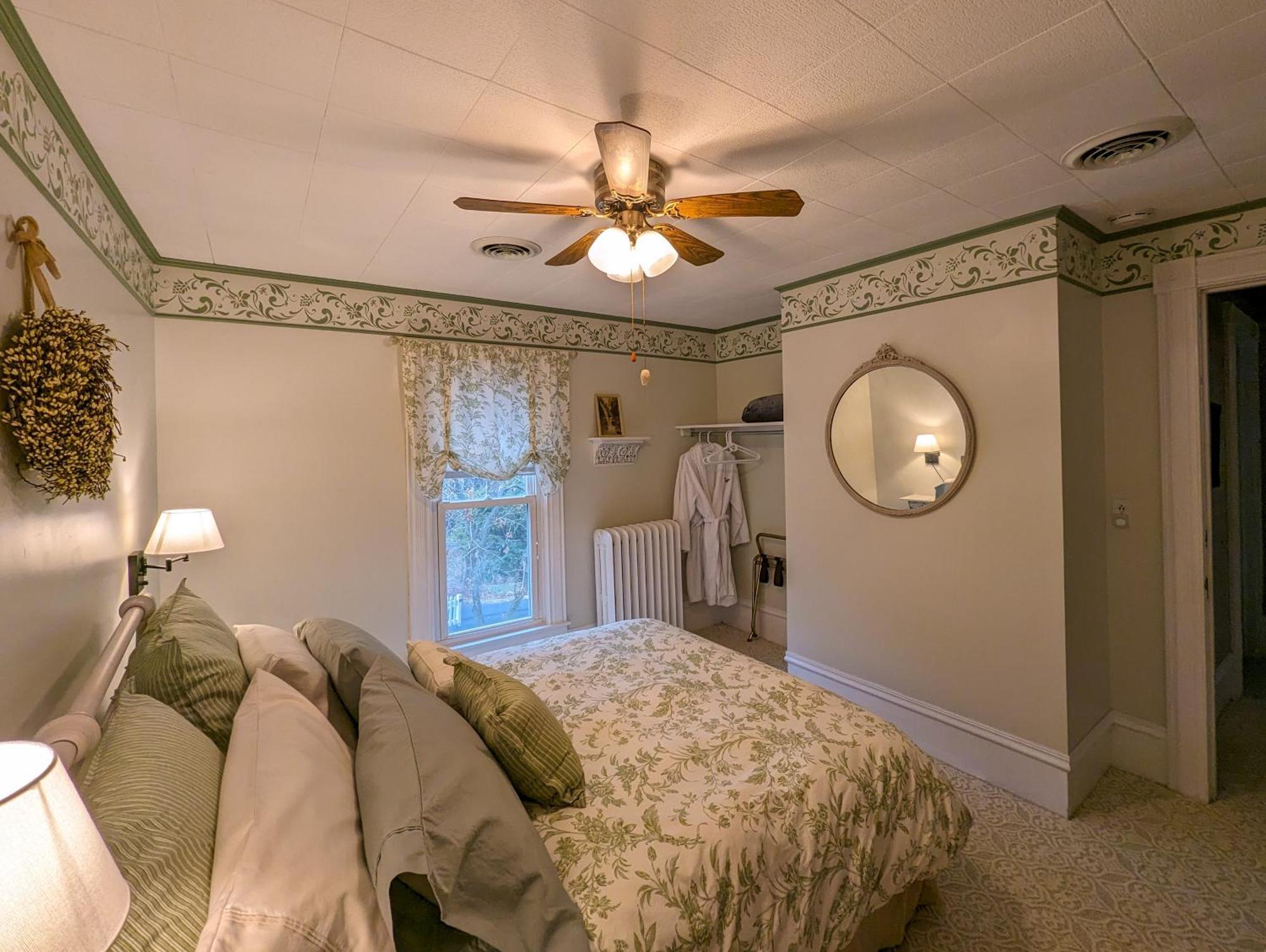 Hudson Manor Bed & Breakfast วัตกินส์เกลน ภายนอก รูปภาพ