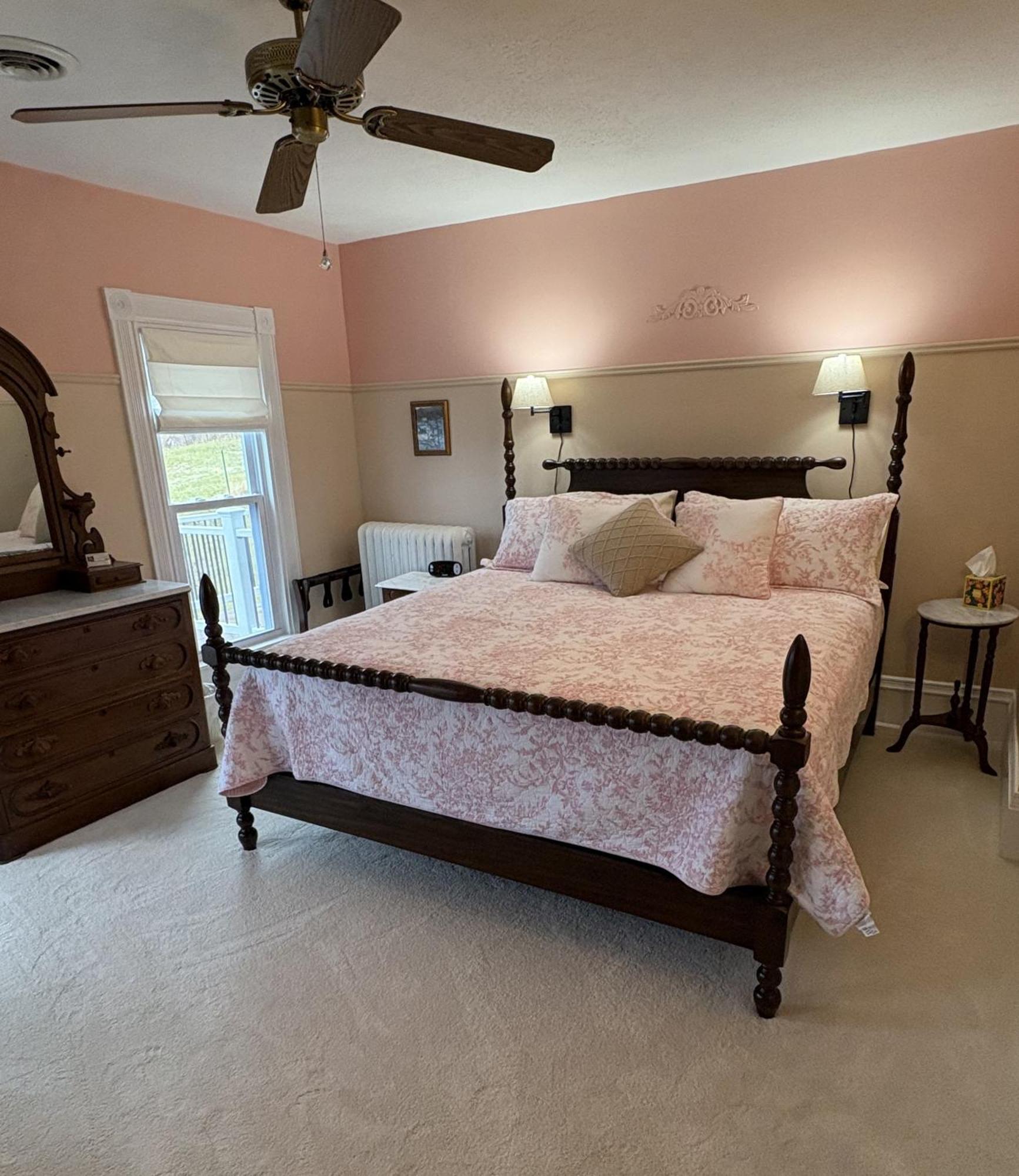 Hudson Manor Bed & Breakfast วัตกินส์เกลน ภายนอก รูปภาพ