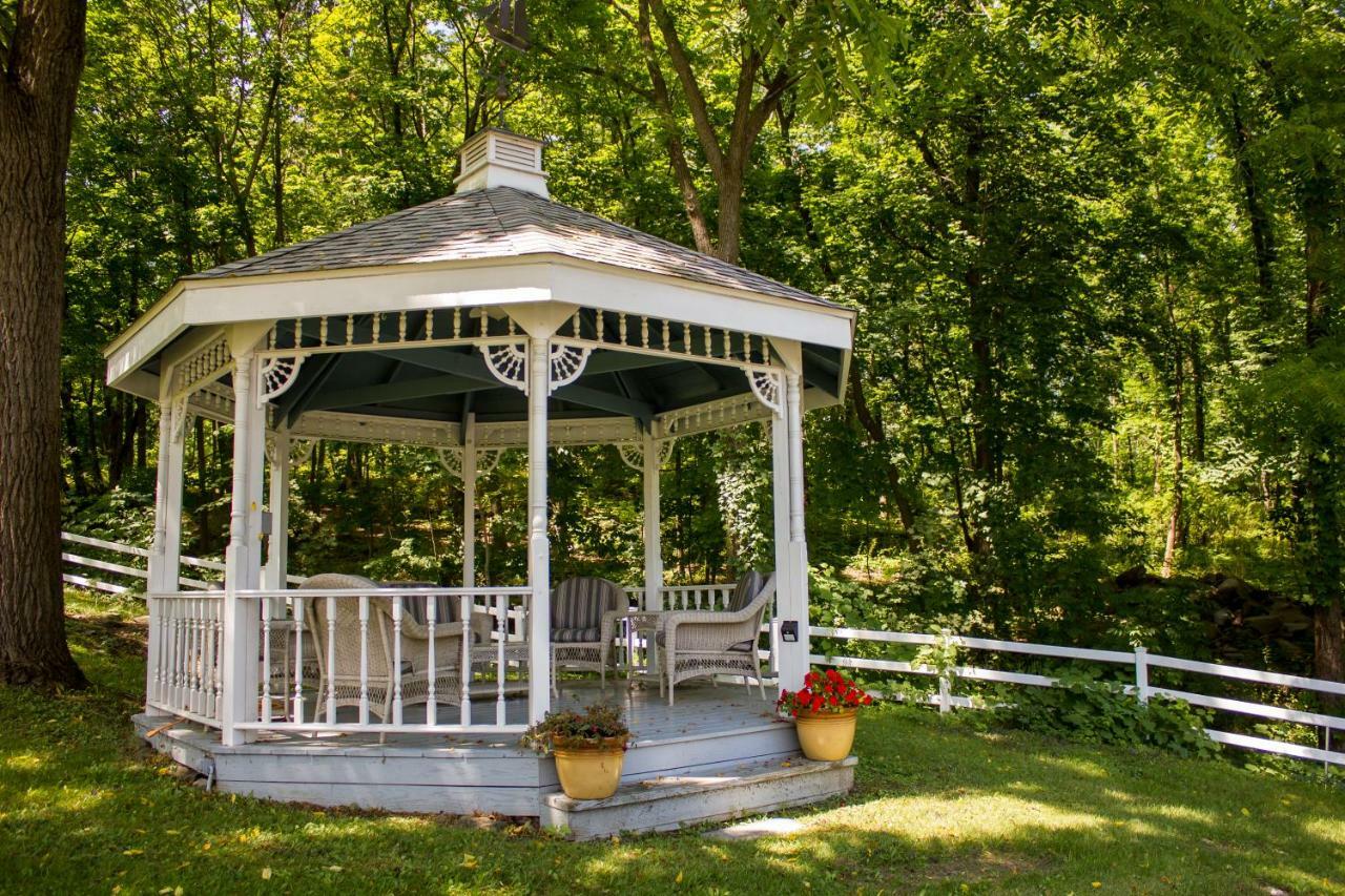 Hudson Manor Bed & Breakfast วัตกินส์เกลน ภายนอก รูปภาพ