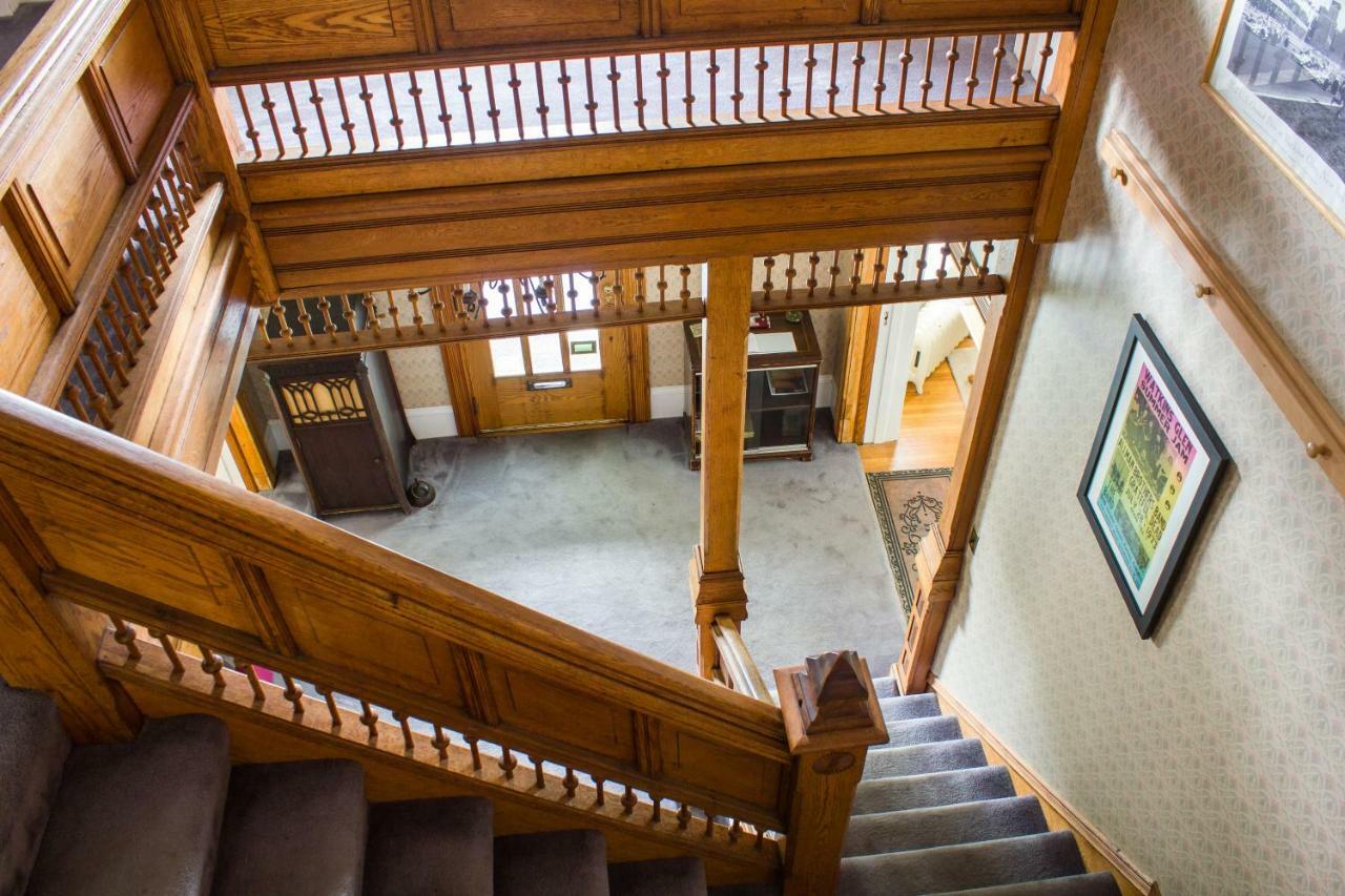 Hudson Manor Bed & Breakfast วัตกินส์เกลน ภายนอก รูปภาพ