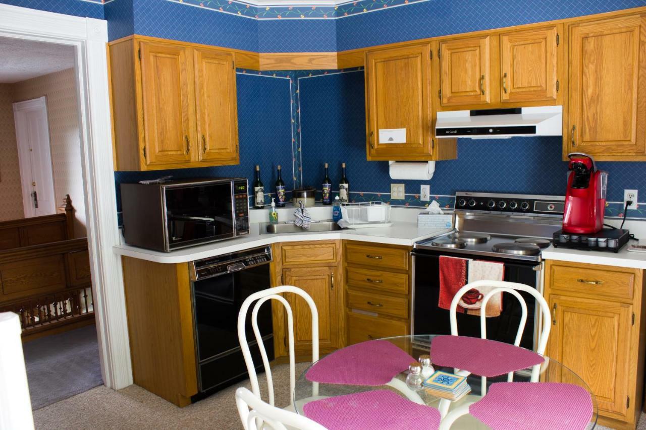 Hudson Manor Bed & Breakfast วัตกินส์เกลน ภายนอก รูปภาพ