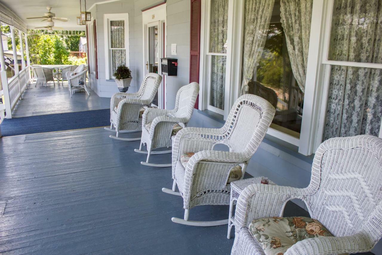 Hudson Manor Bed & Breakfast วัตกินส์เกลน ภายนอก รูปภาพ