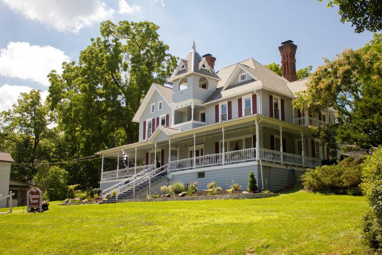 Hudson Manor Bed & Breakfast วัตกินส์เกลน ภายนอก รูปภาพ