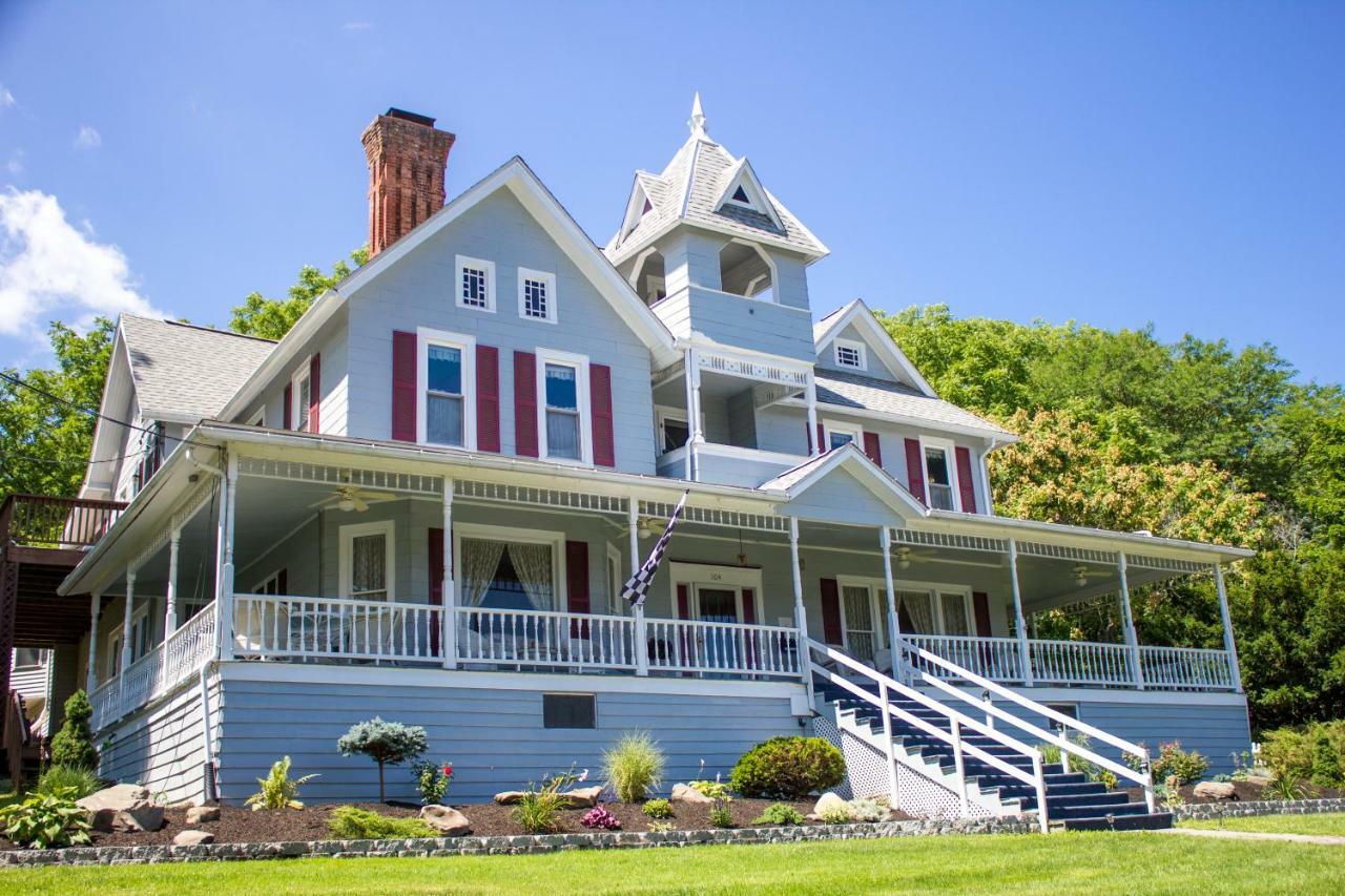 Hudson Manor Bed & Breakfast วัตกินส์เกลน ภายนอก รูปภาพ