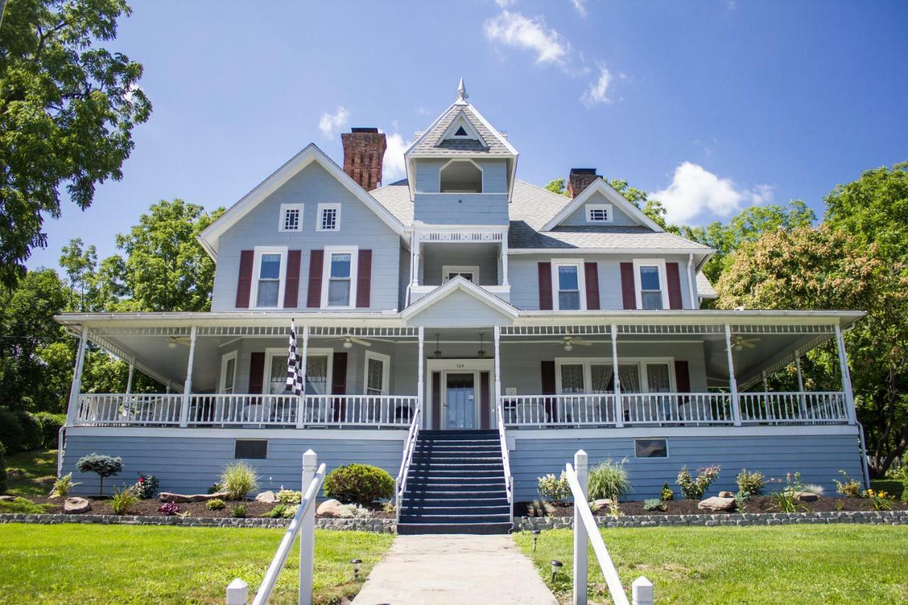 Hudson Manor Bed & Breakfast วัตกินส์เกลน ภายนอก รูปภาพ