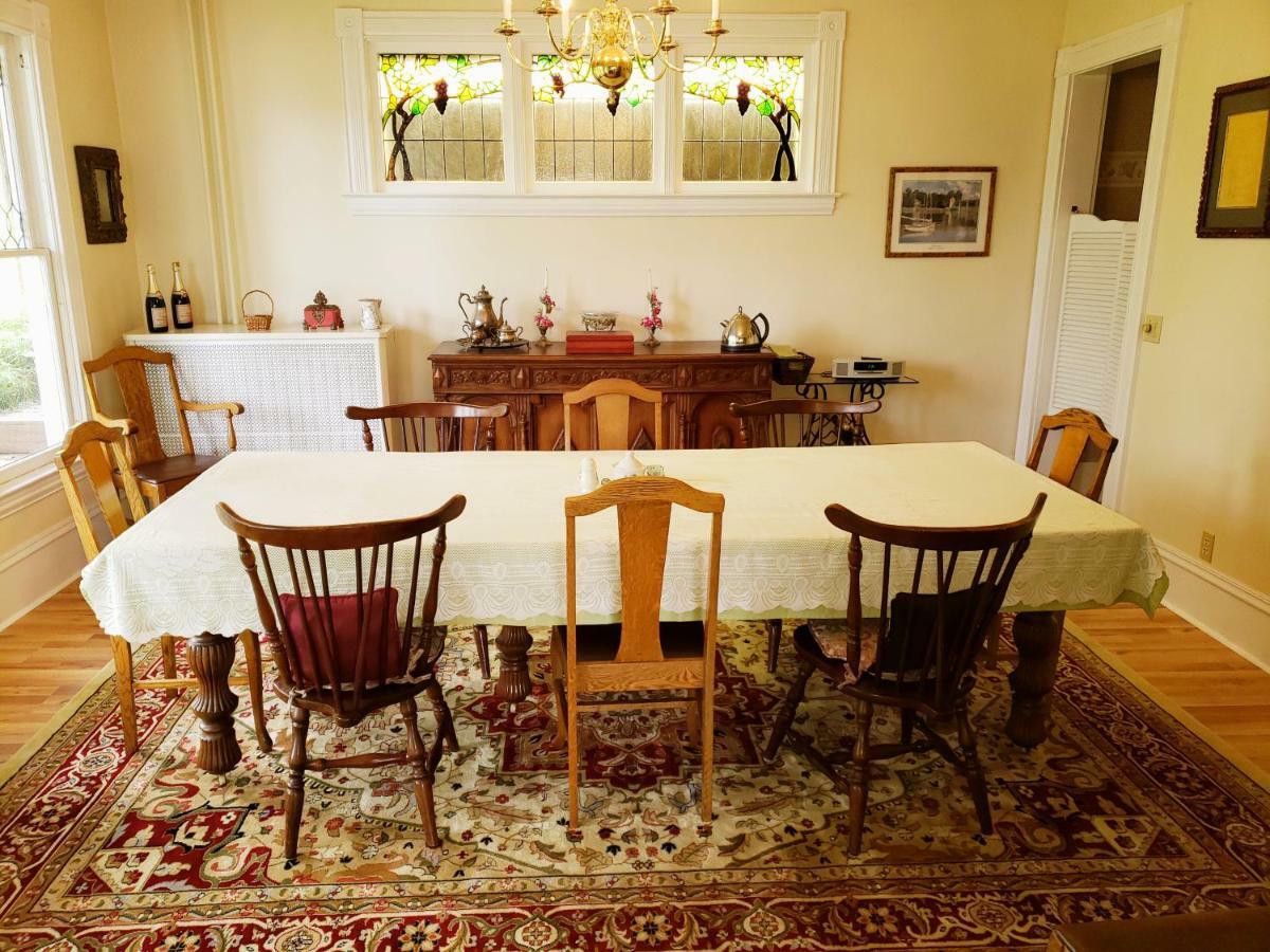 Hudson Manor Bed & Breakfast วัตกินส์เกลน ภายนอก รูปภาพ